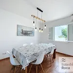 Roca Fornells, Punta Gran 5 F63 民宿