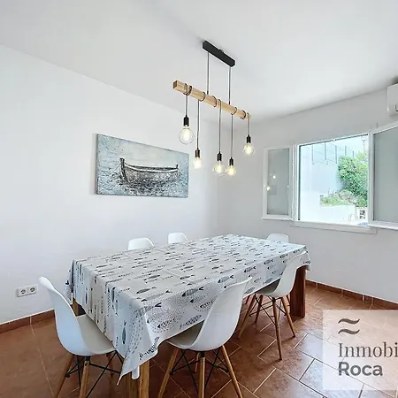 Roca Fornells, Punta Gran 5 F63 בית אירוח