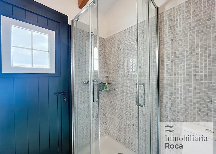 Roca Fornells, Punta Gran 5 F63 בית אירוח