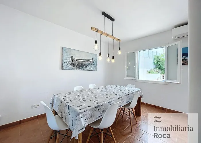 Roca Fornells, Punta Gran 5 F63 בית אירוח